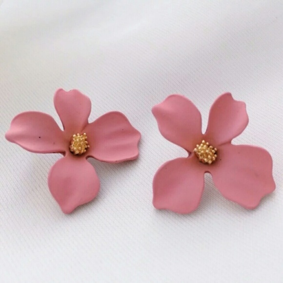 🎉🎈Host Pick🎉🎈 Handmade Petal Stud Earrings🌷 - Picture 4 of 5